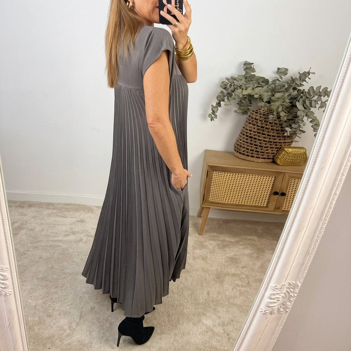 Haljina tihe elegancije